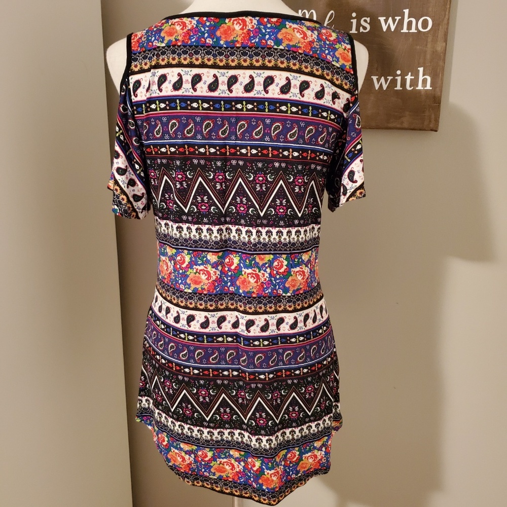 Unique Cold Shoulder Tunic - Picture 4 of 8